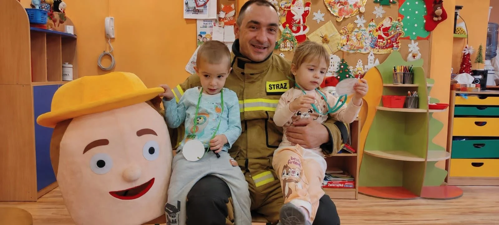 Dzień Ojca: straż pożarna składa życzenia strażackim tatusiom — zdjęcie 14